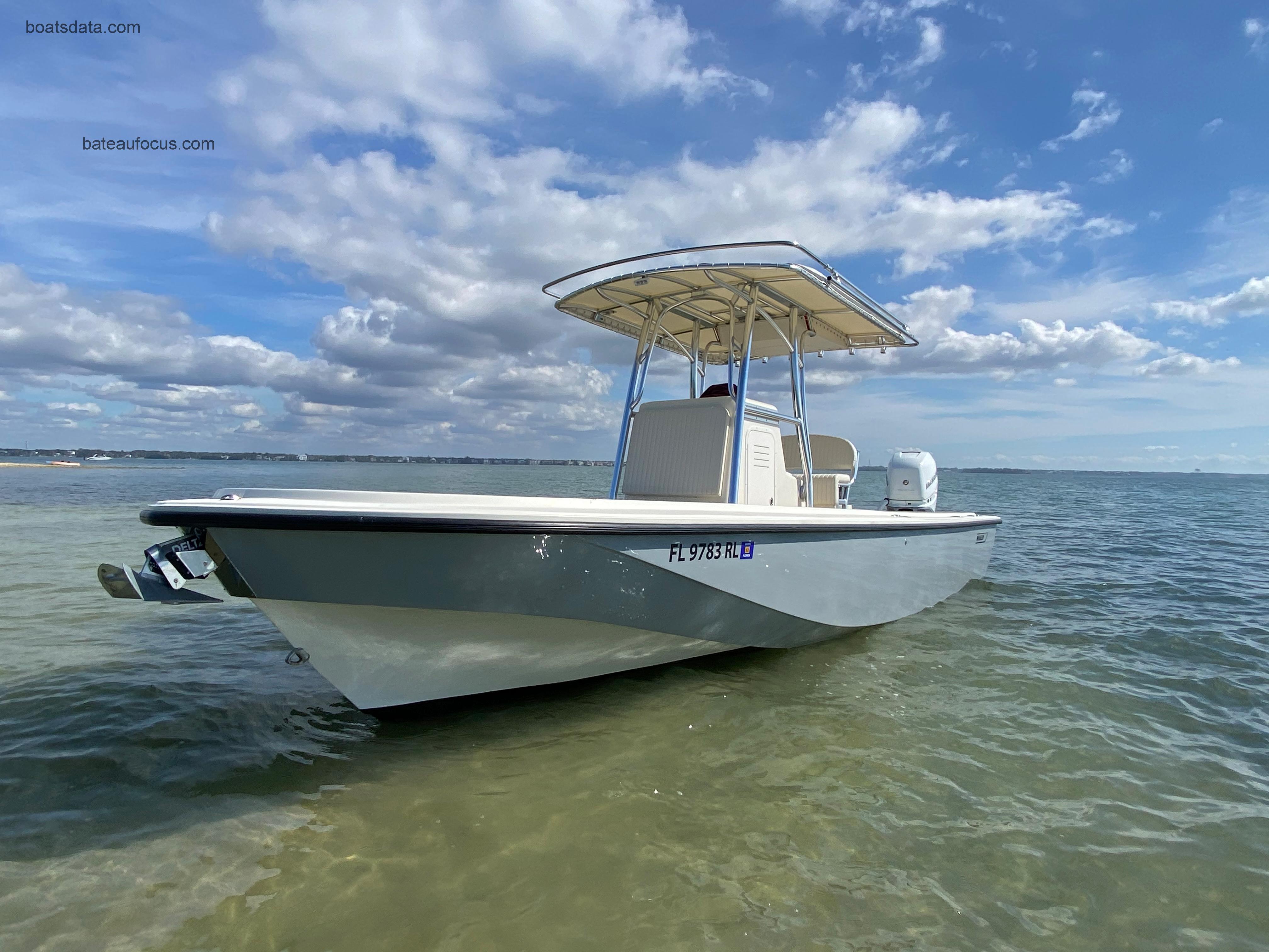 Boston Whaler 250 Outrage fiche technique et avis