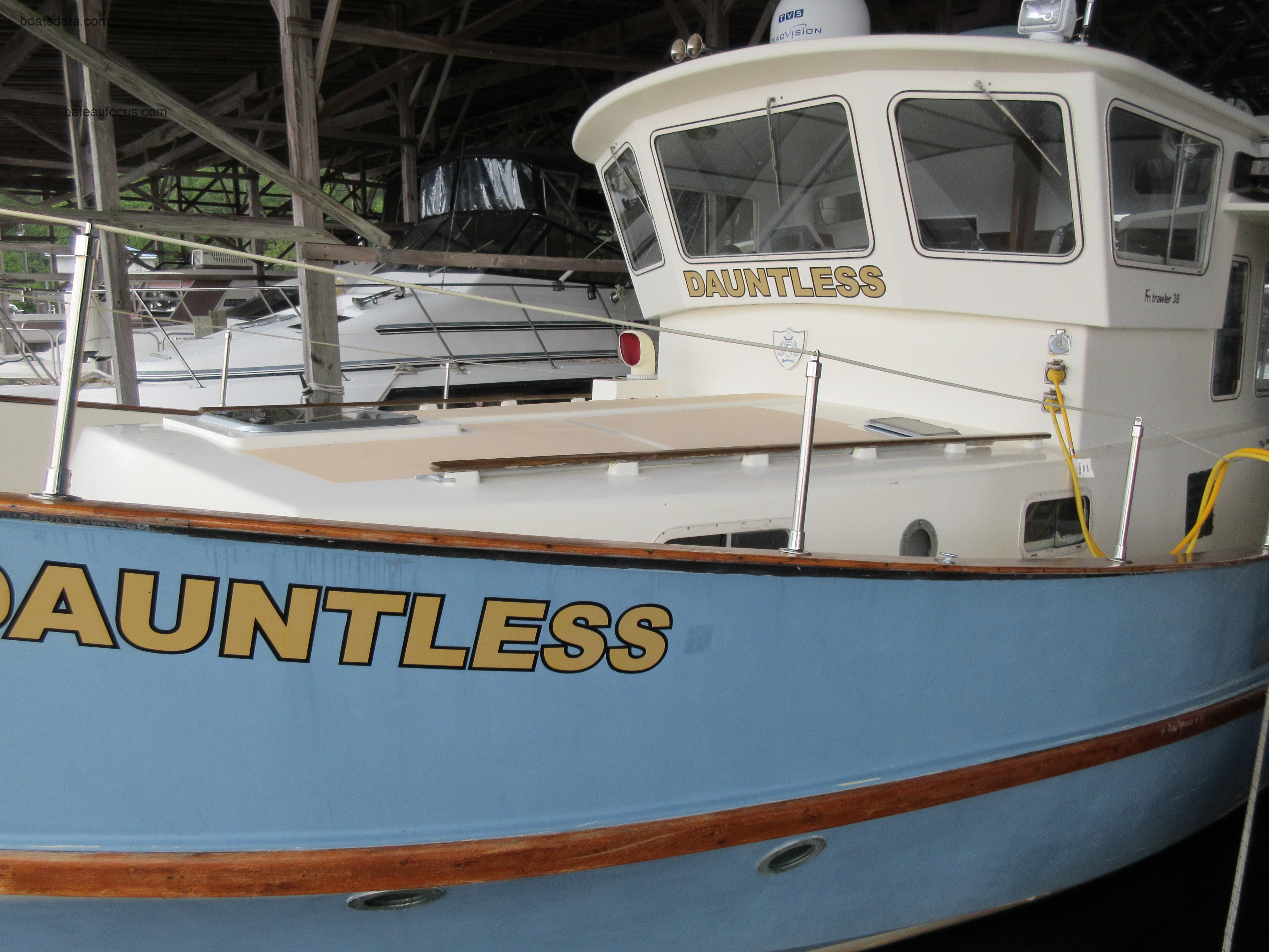 Fisher Trawler 38 avis et fiche technique 