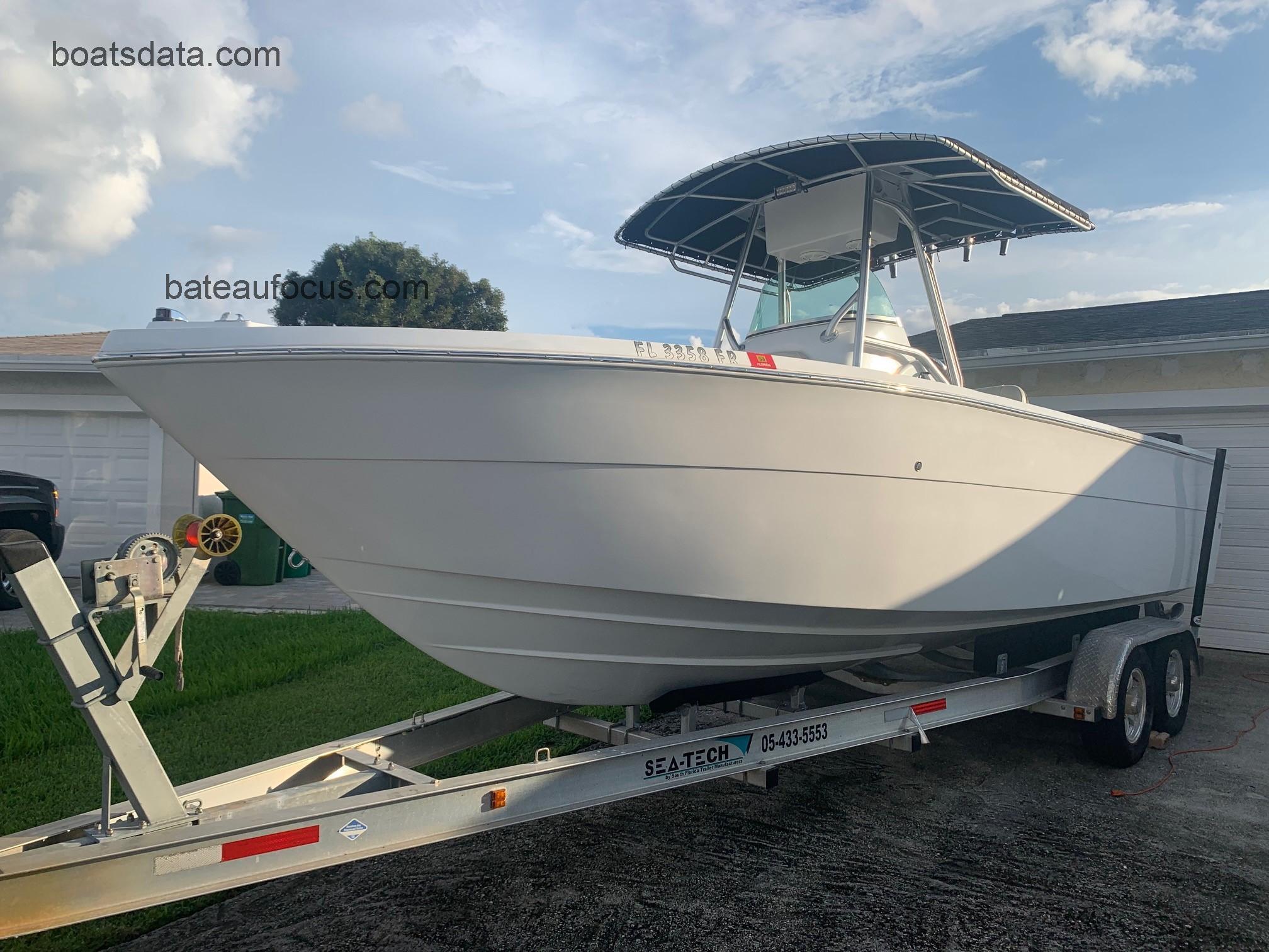 Pursuit 2470 Center Console avis et fiche technique 