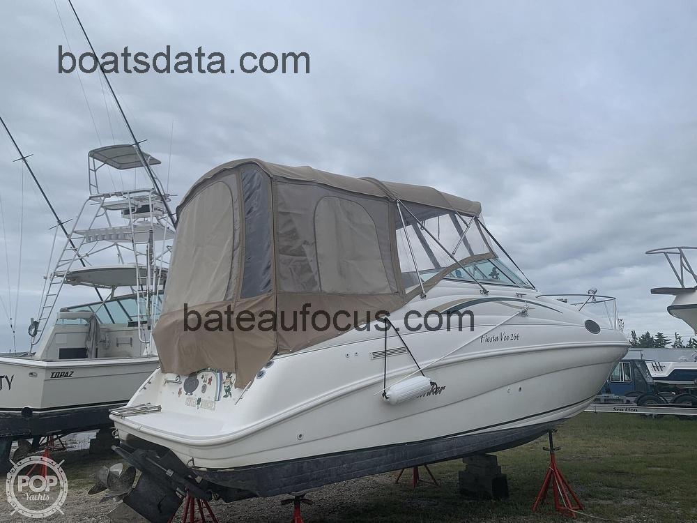 Rinker Fiesta Vee 266 fiche technique et avis