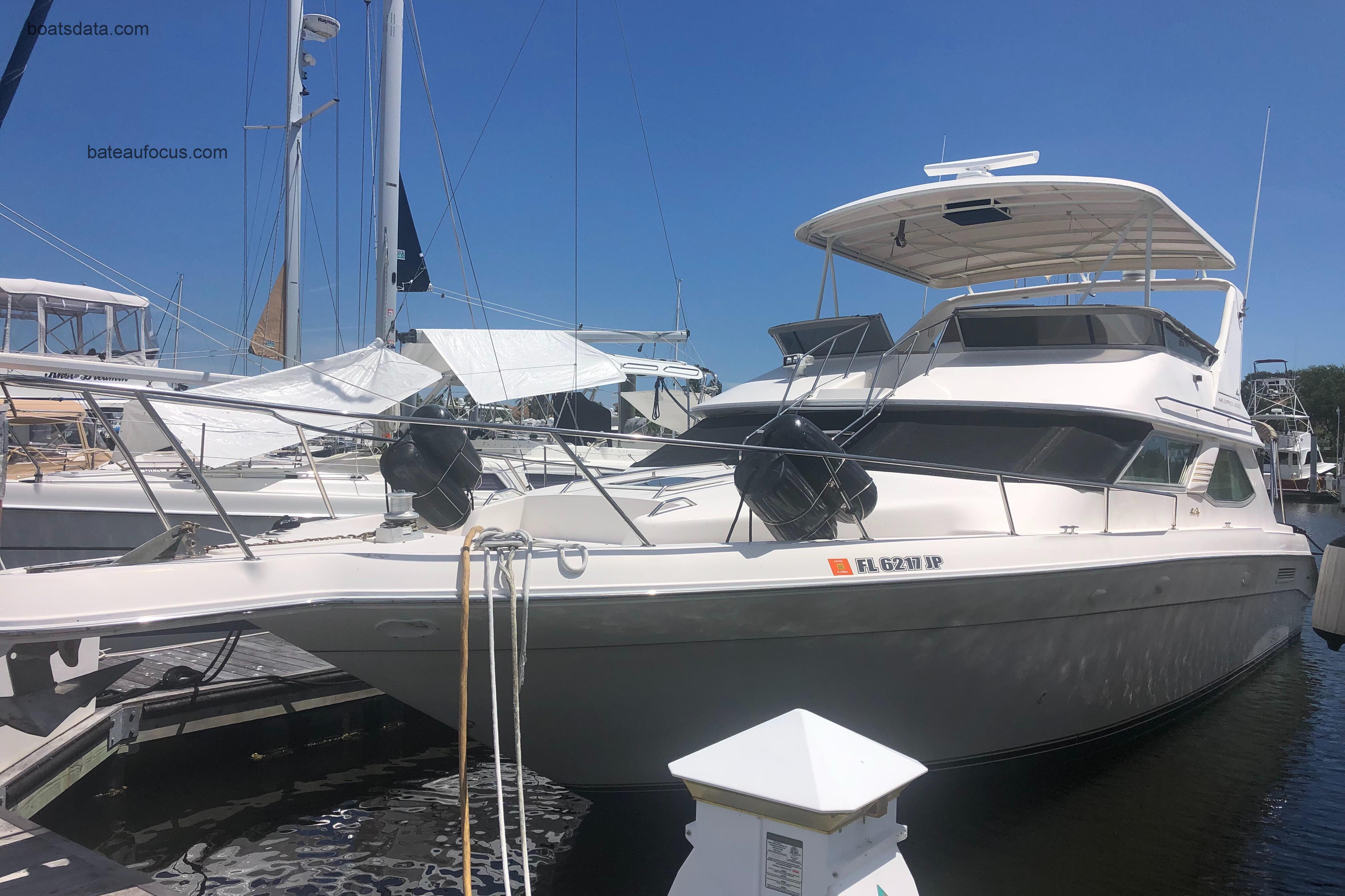 Sea Ray 440 Express Bridge fiche technique et avis